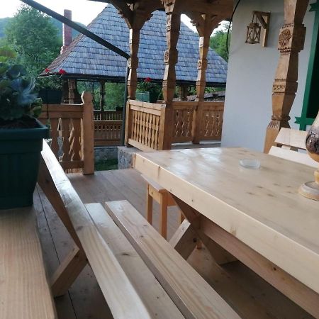 Pensiunea Casuta Din Deal Moisei Exteriér fotografie