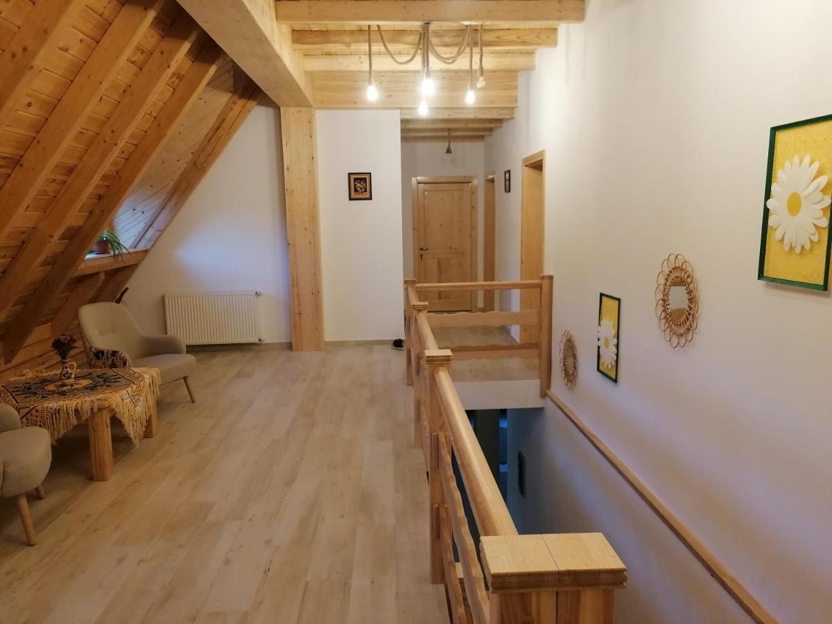 Pensiunea Casuta Din Deal Moisei Exteriér fotografie