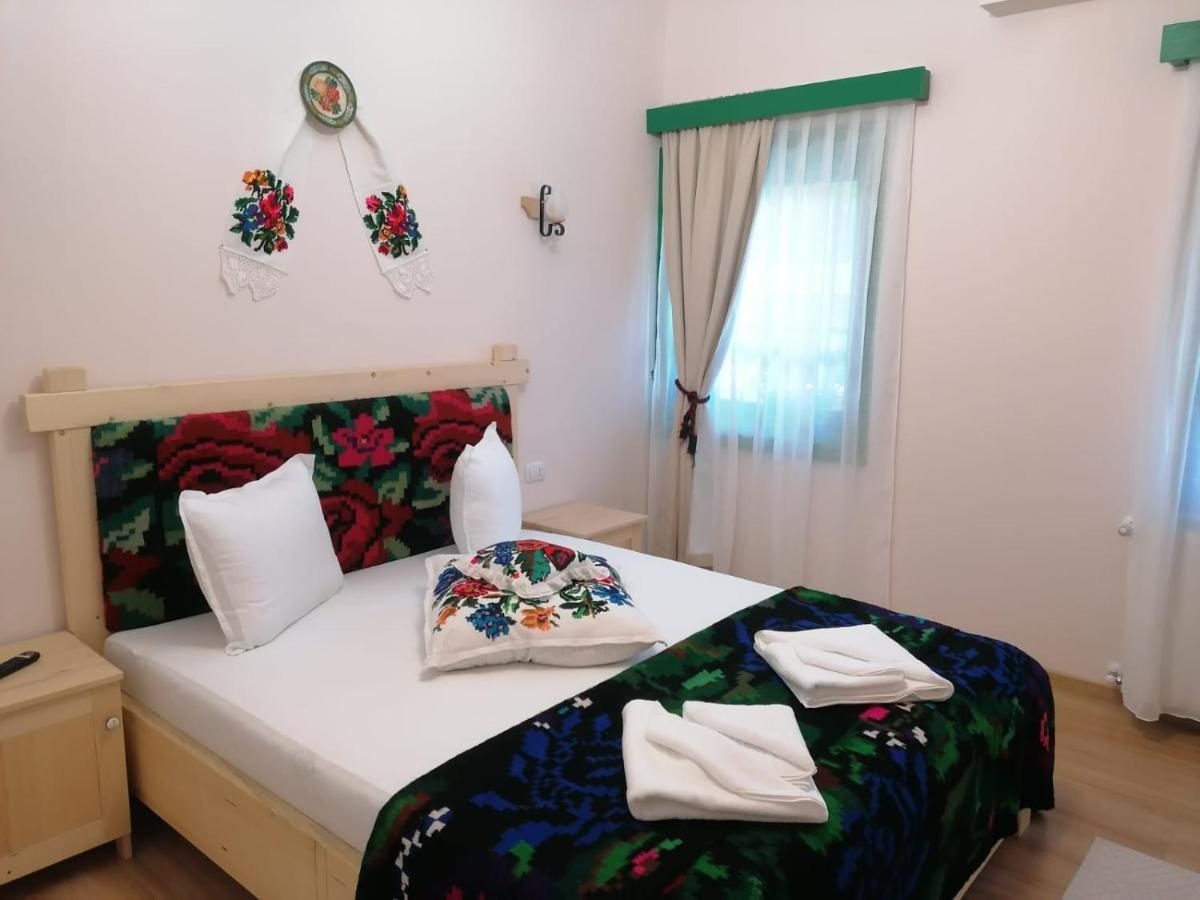 Pensiunea Casuta Din Deal Moisei Exteriér fotografie